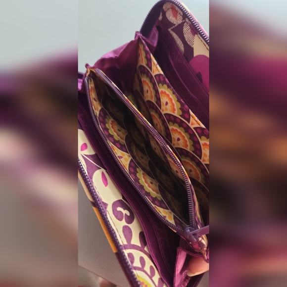 Vera Bradley Plumb Crazy Accordion Wallet. Some wear and tear. Good Condition. - Picture 4 of 4